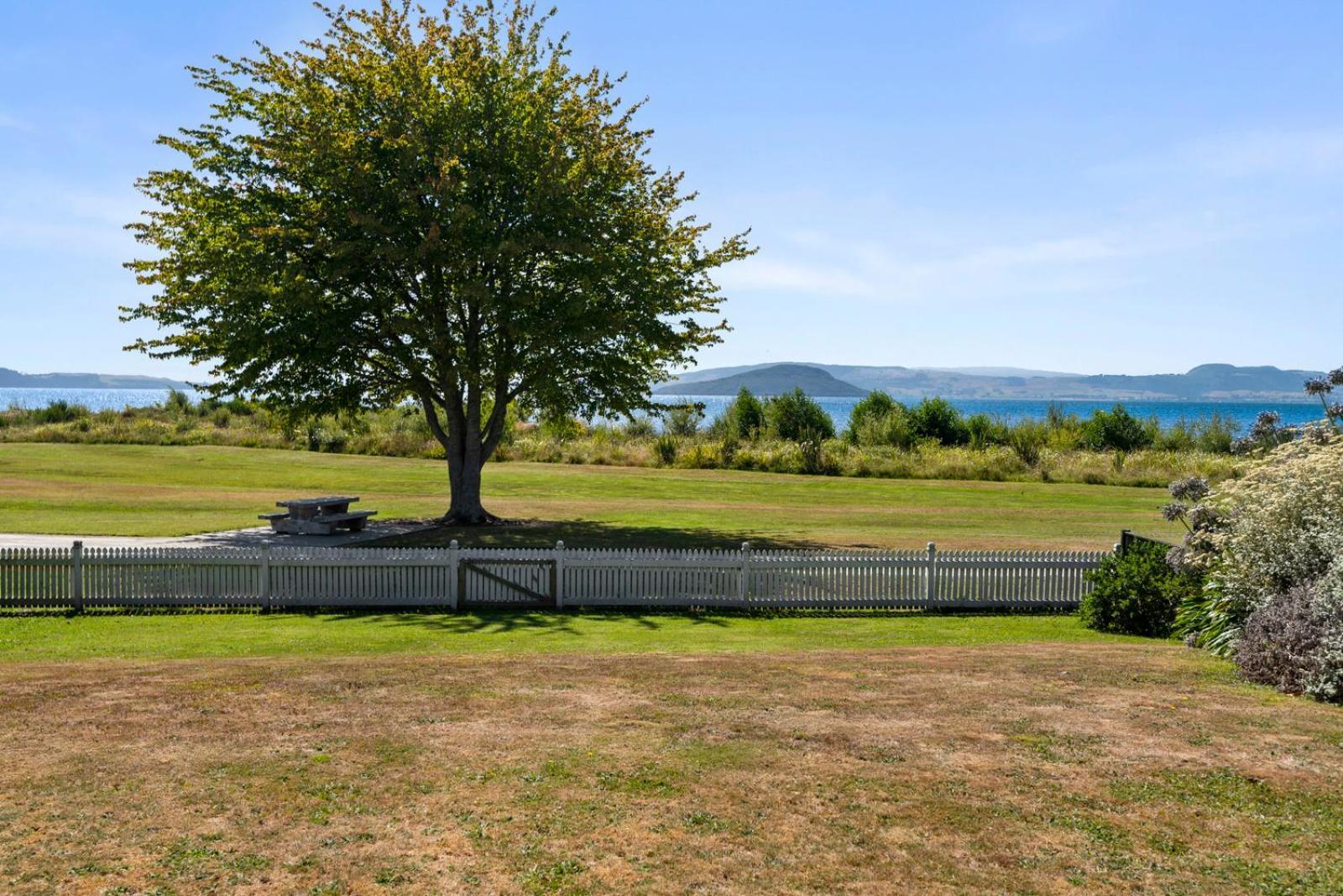 Ngongotaha Lakeside Home Rotorua Ngoại thất bức ảnh